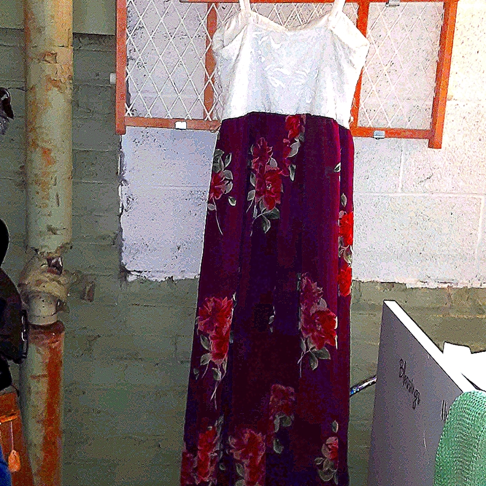 Dress - Picture 3 of 3